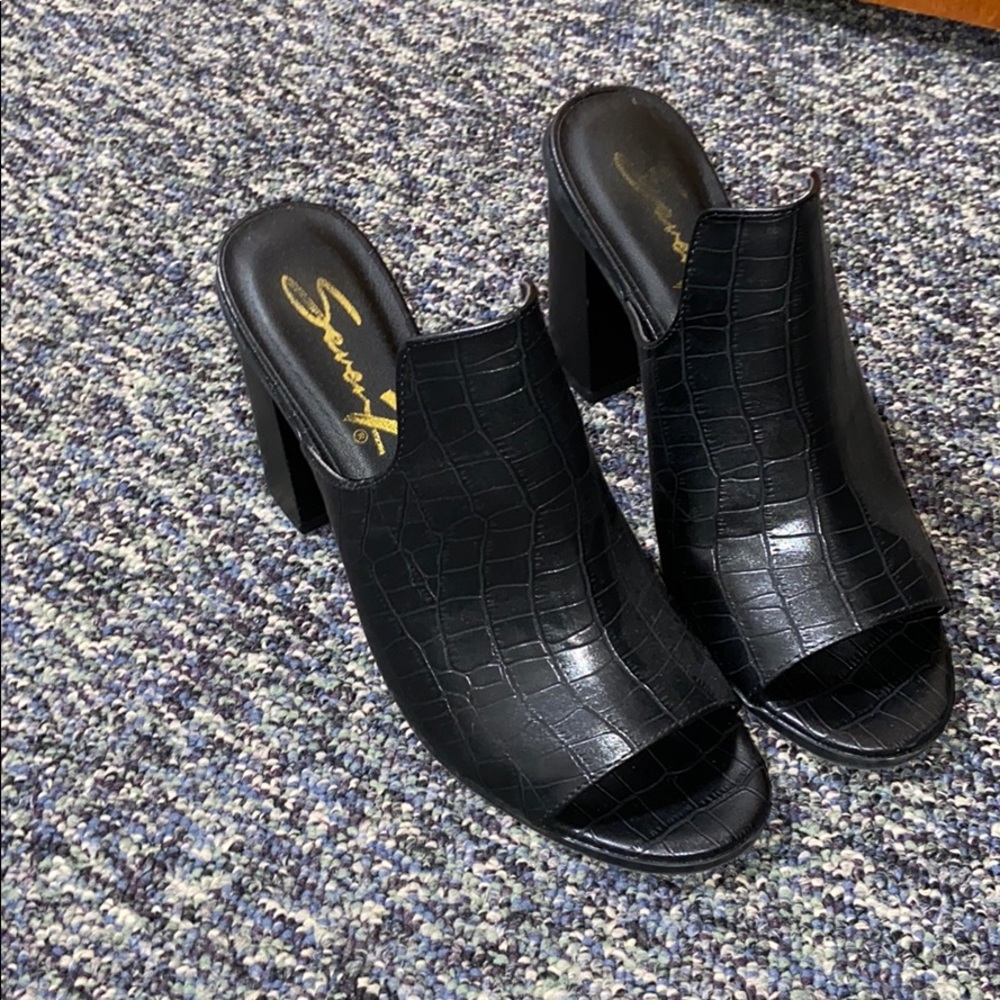 Seven7 Stylish Sandal Heels Black Snake BarelyWorn